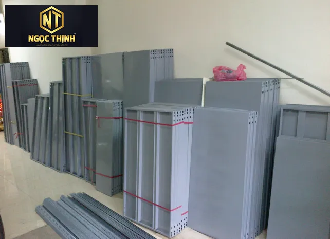 Mâm kệ sắt V lỗ Mâm kệ sắt V lỗ